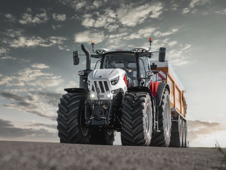 Nowa era mocy i precyzji: STEYR® prezentuje flagowy ciągnik Cervus CVT